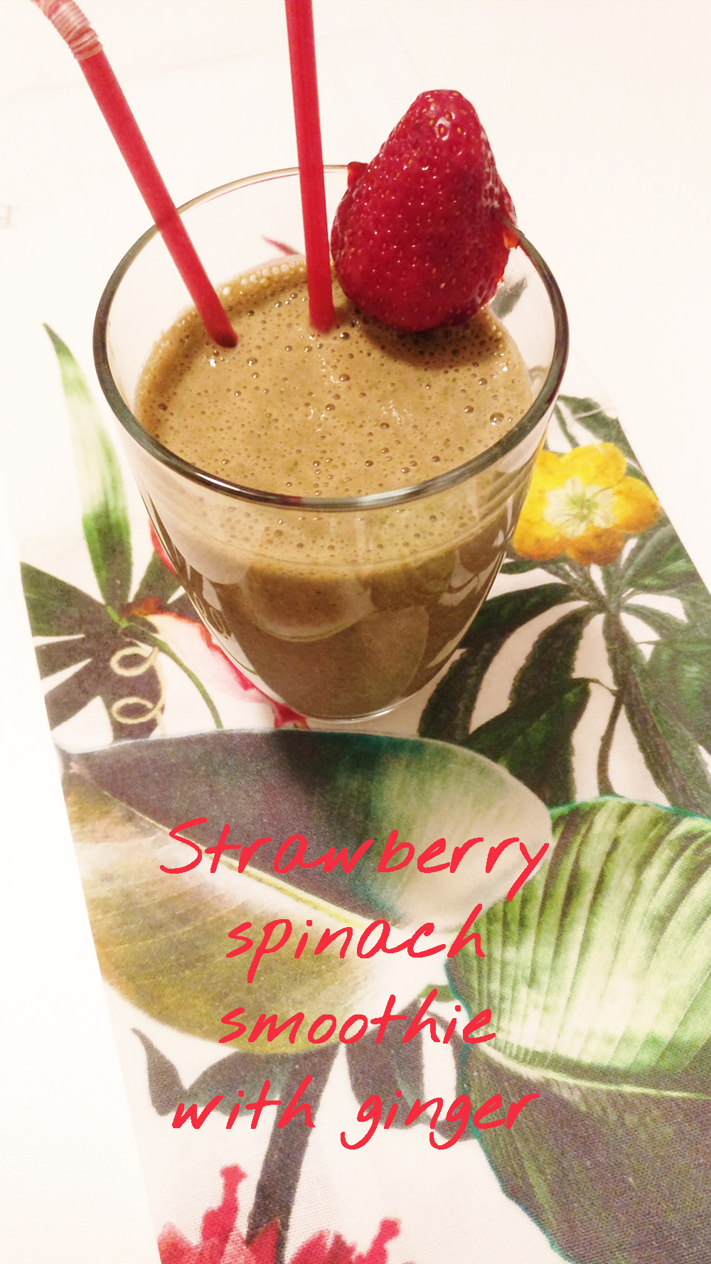 Strawberry spinach smoothie with ginger